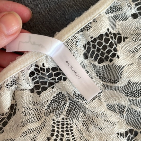 Lonely Satin and Lace Bra in Ivory 34C - Picture 5 of 5